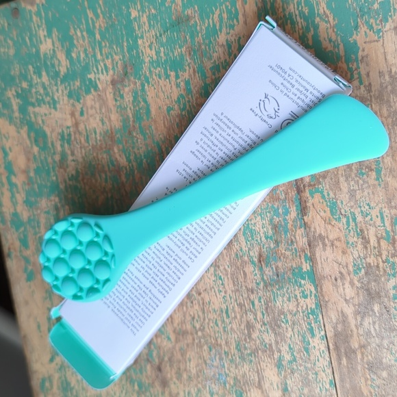 beautycounter Other - Beautycounter I BRAND NEW IN BOX Reflect Effect 3-in-1 Facial Tool